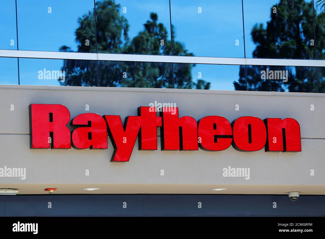 Un edificio Raytheon se muestra en San Diego, California, EE.UU., 10 de junio de 2019. REUTERS/Mike Blake Foto de stock