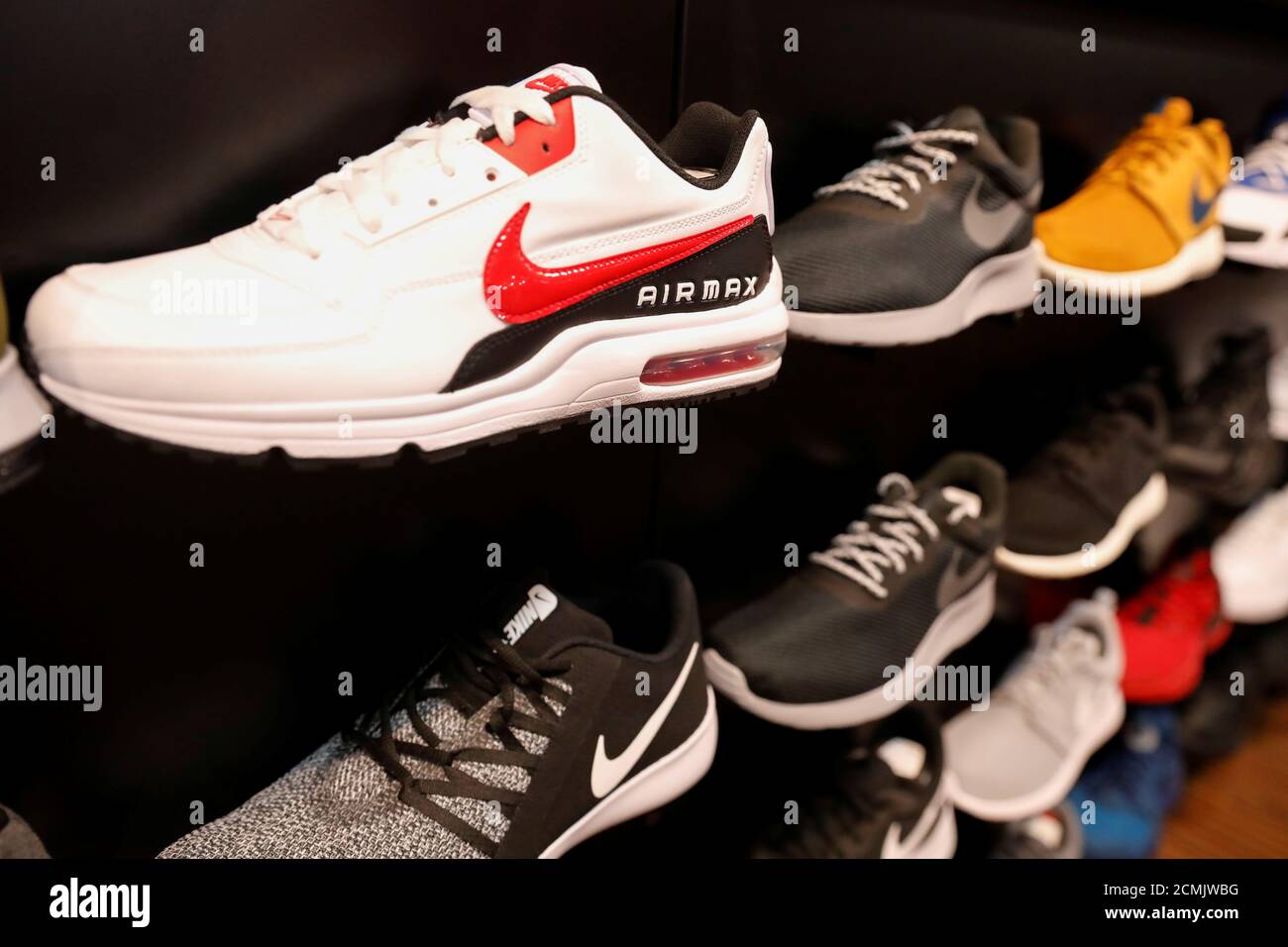 Las zapatillas Nike se ven exhibición en Nueva York, EE.UU., 18 de marzo de 2019. REUTERS/Shannon Stapleton Fotografía de stock - Alamy