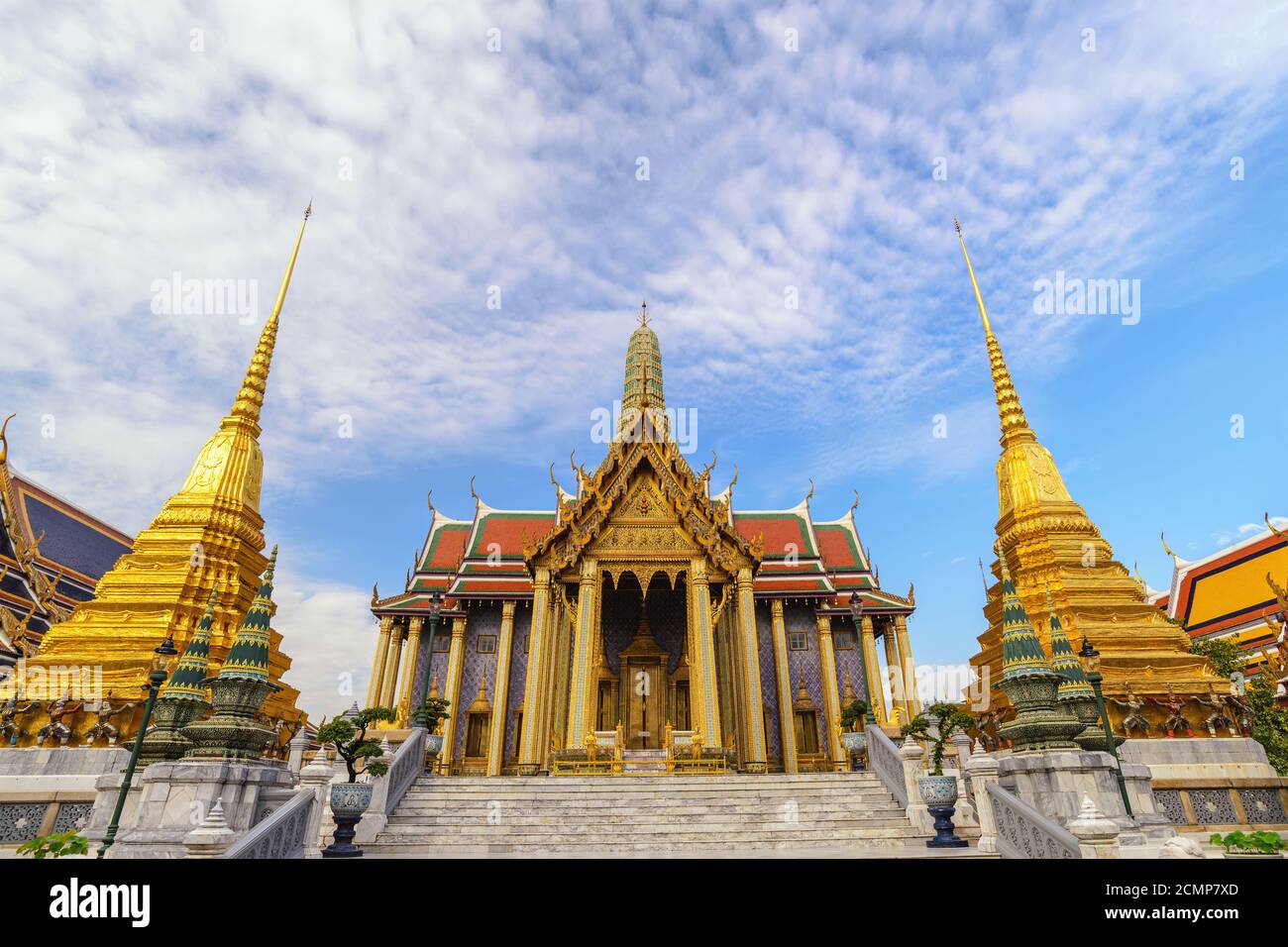 Bangkok, Tailandia, el horizonte de la ciudad de Wat Phra Kaew templo Foto de stock