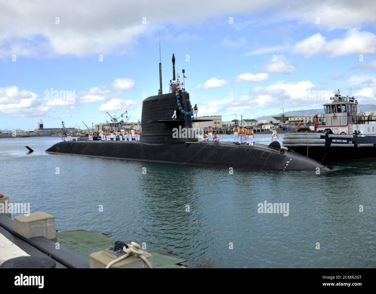 JS Hakuryu (SS-503) llega a la base conjunta Pearl Harbor-Hickam para una visita programada al puerto, -6 de febrero de 2013 (DB801-004). Foto de stock