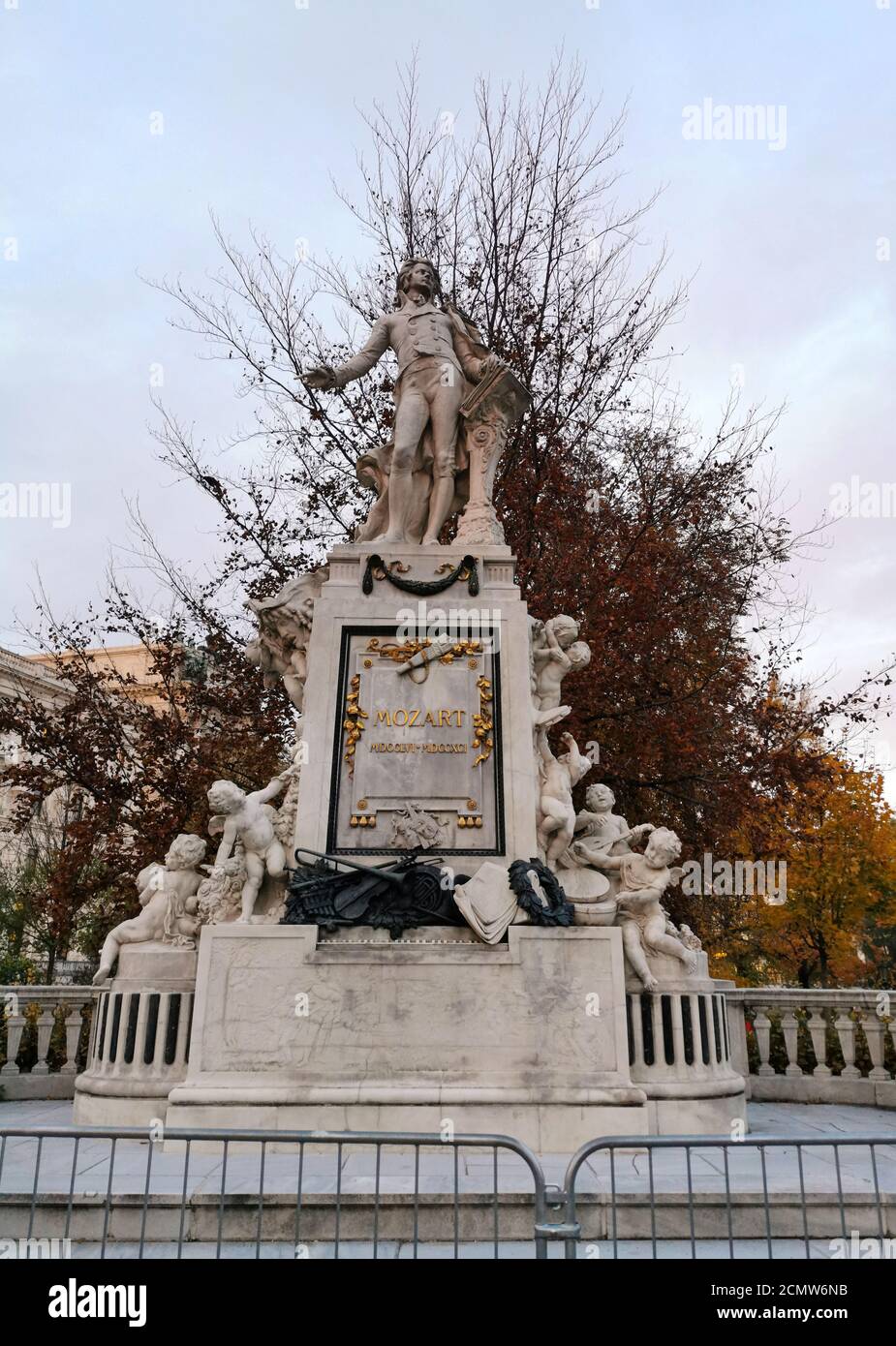 Monumento a Mozart en Viena, Austria Foto de stock
