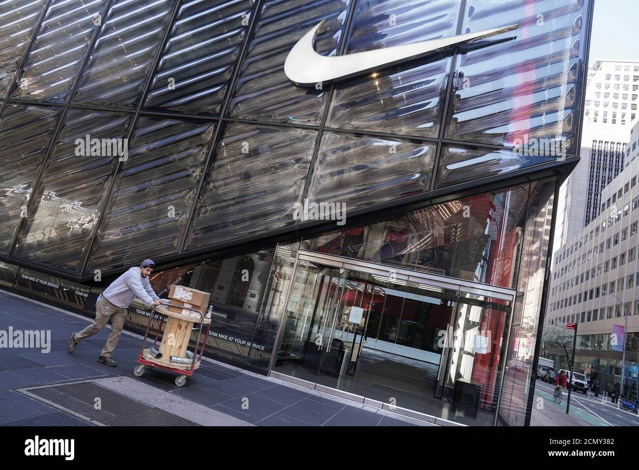 Nike store new york fotografías e imágenes de alta resolución - Página 3 -  Alamy