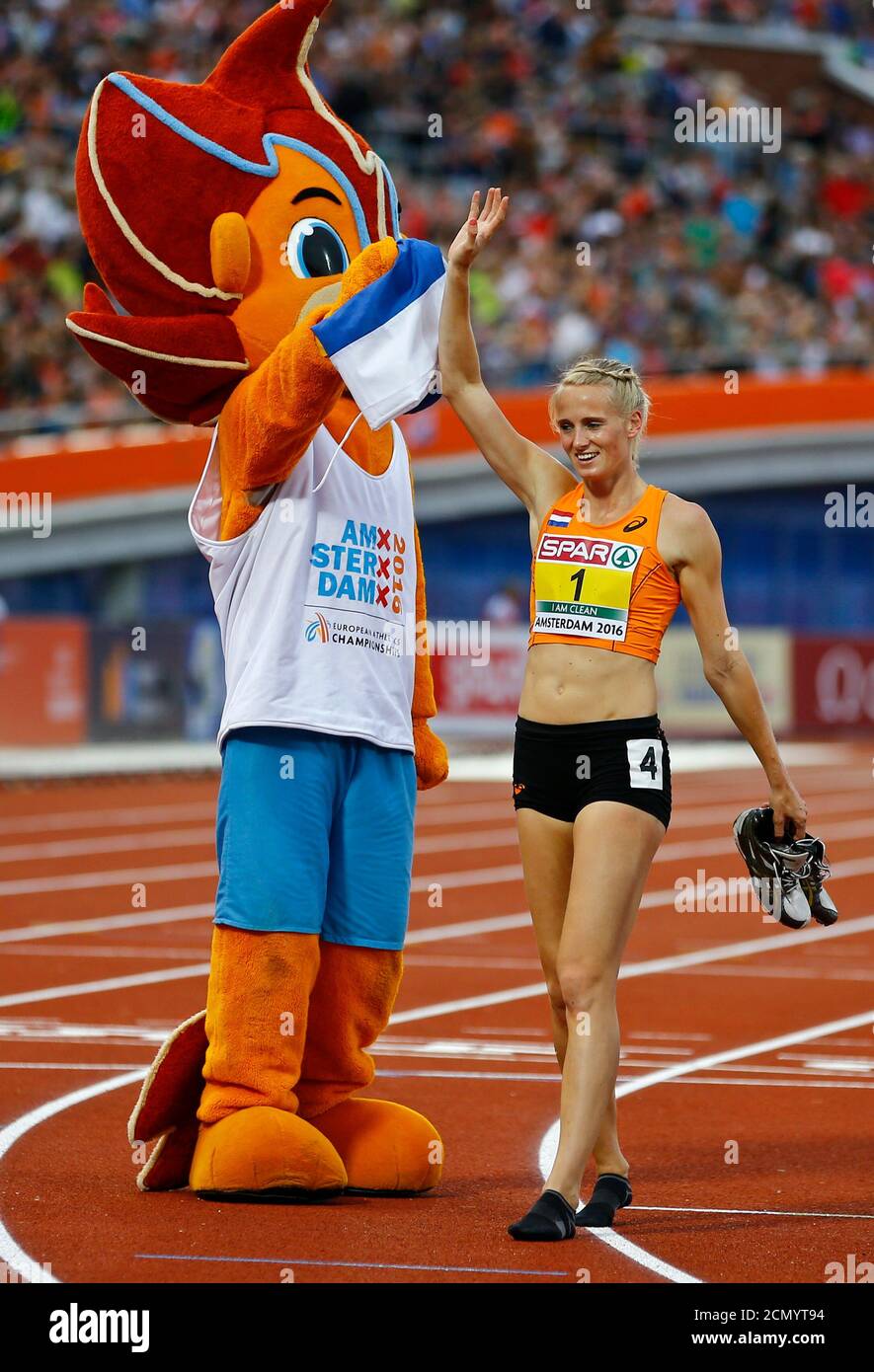 Athletics - European championships - Women's Heptathlon - Amsterdam - 9/7/16 Netherland's Anouk Vetter reacts after winning REUTERS/Michael Kooren Foto de stock