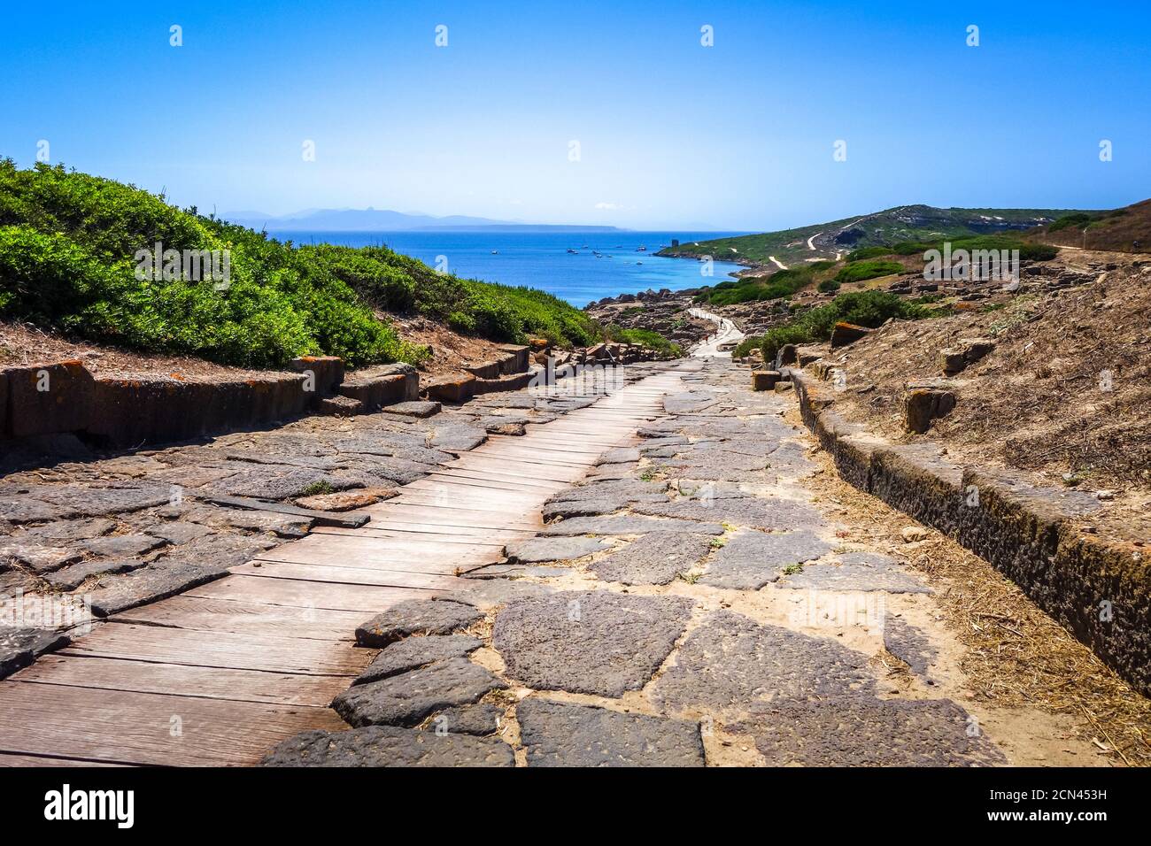 Tharros sitio arqueológico y paisaje marino, Cerdeña Foto de stock