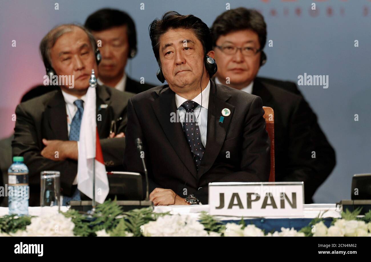 El primer ministro de Japón, Shinzo Abe, asiste a la Sexta Conferencia Internacional de Tokio sobre el Desarrollo Africano (TICAD VI) en Nairobi, la capital de Kenia, el 27 de agosto de 2016. REUTERS/Thomas Mukoya Foto de stock
