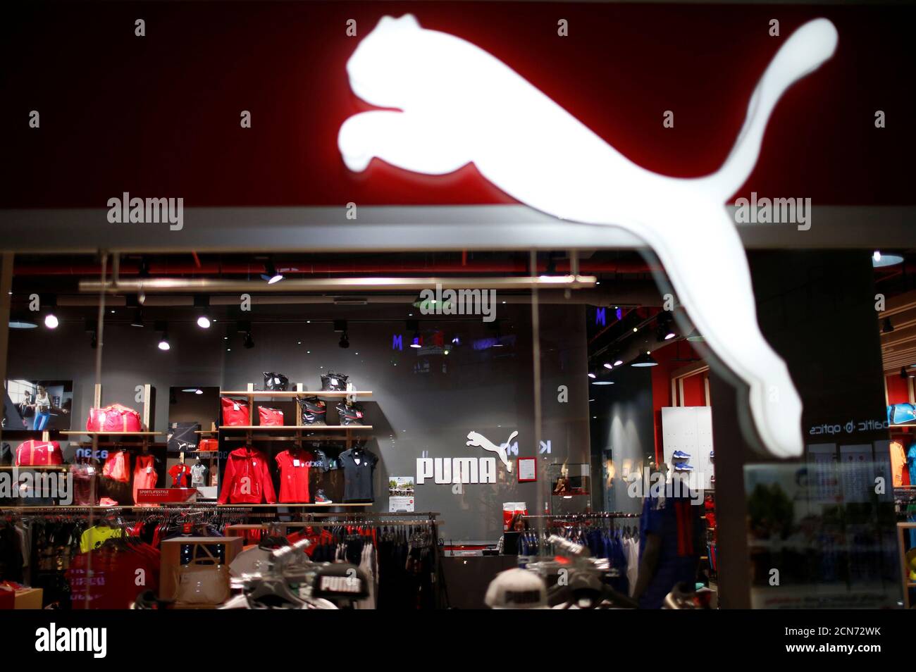 Ropa Deportiva Puma Fotos e Imágenes de stock - Alamy