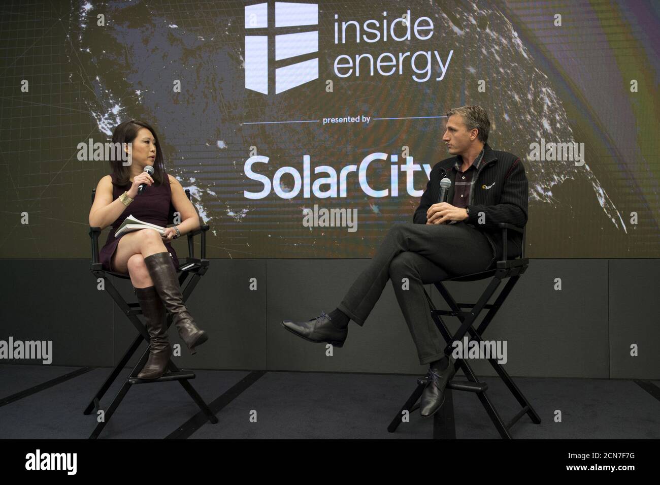 lyndon-rive-r-co-fundador-y-ceo-de-solarcity-habla-con-la-reportera-melissa-lee-en-la-cumbre-de-energ-a-interior-de-solarcity-en-manhattan-nueva-york-2-de-octubre-de-2015-solarcity