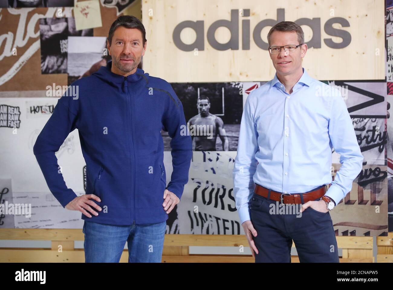 Kasper Rorsted (L), CEO de adidas, y Harm Ohlmeyer, CFO de Adidas, posan  antes de la conferencia anual de noticias de la compañía en Herzogenaurach,  Alemania, el 14 de marzo de 2018.