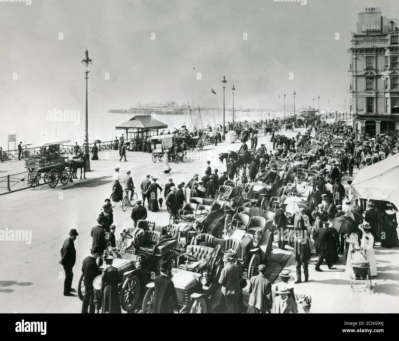 La prueba de fiabilidad del club de automóviles de 1903 supera las 1000 millas. Fotografía de Argent Archer. Fotografía tomada durante una pausa obligatoria en Brighton. Foto de stock