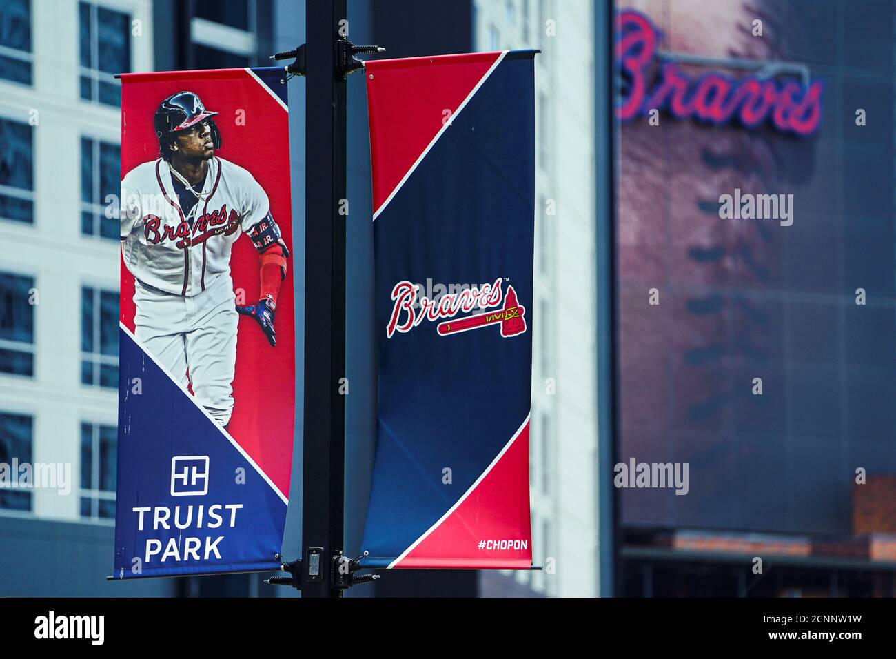 El Logo Del Equipo De Las Grandes Ligas De Beisbol Mlb Atlanta Braves Se Ve Cerca De Truist Park En Atlanta Georgia Ee Uu De Junio De Foto Tomada El