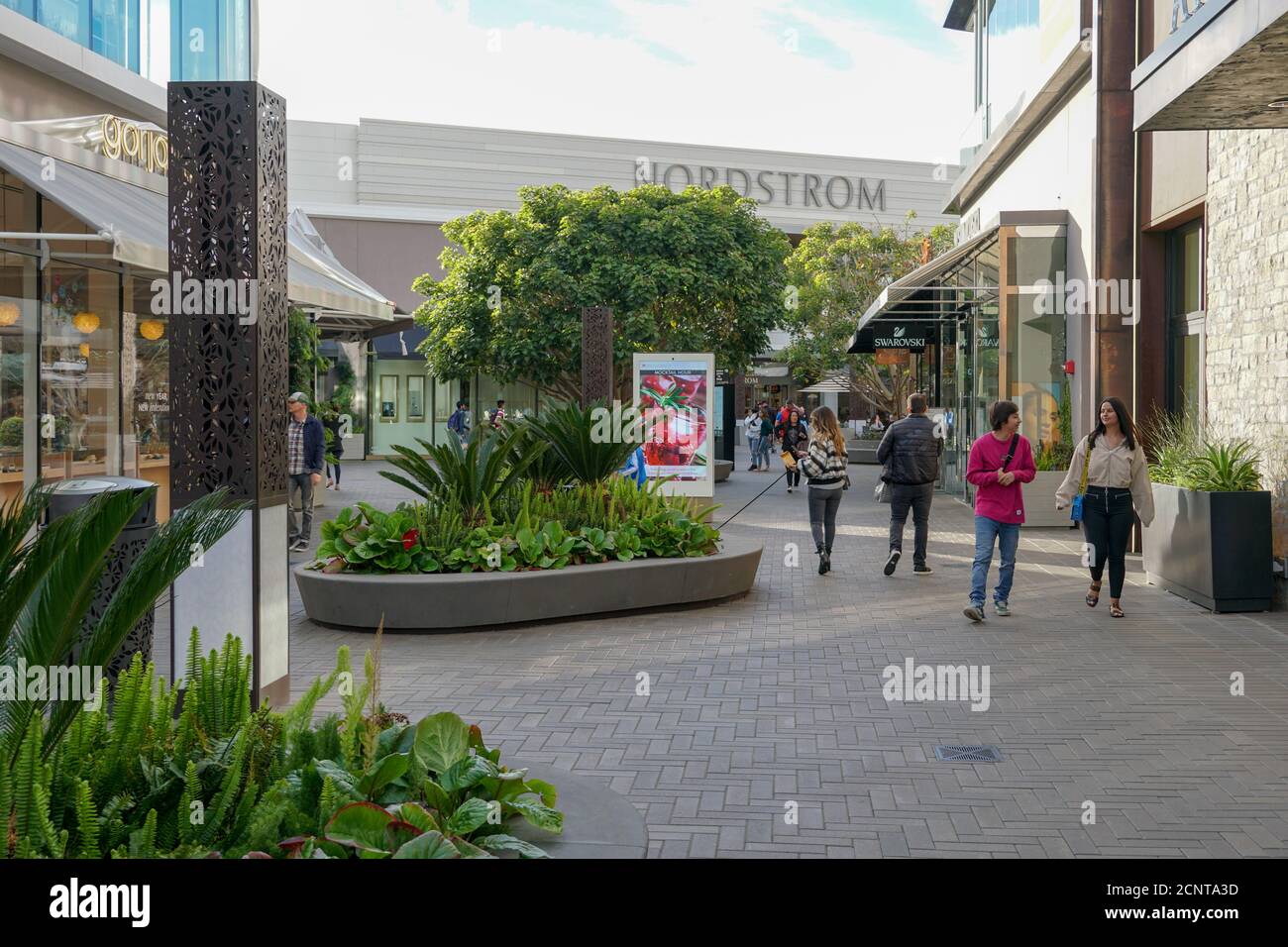 UTC Westfield Shopping Mall en el University Town Center. Centro comercial  al aire libre con cadenas de tiendas de alta categoría, un cine,  restaurantes. .la Jolla, San Diego, California, Estados Unidos. 23