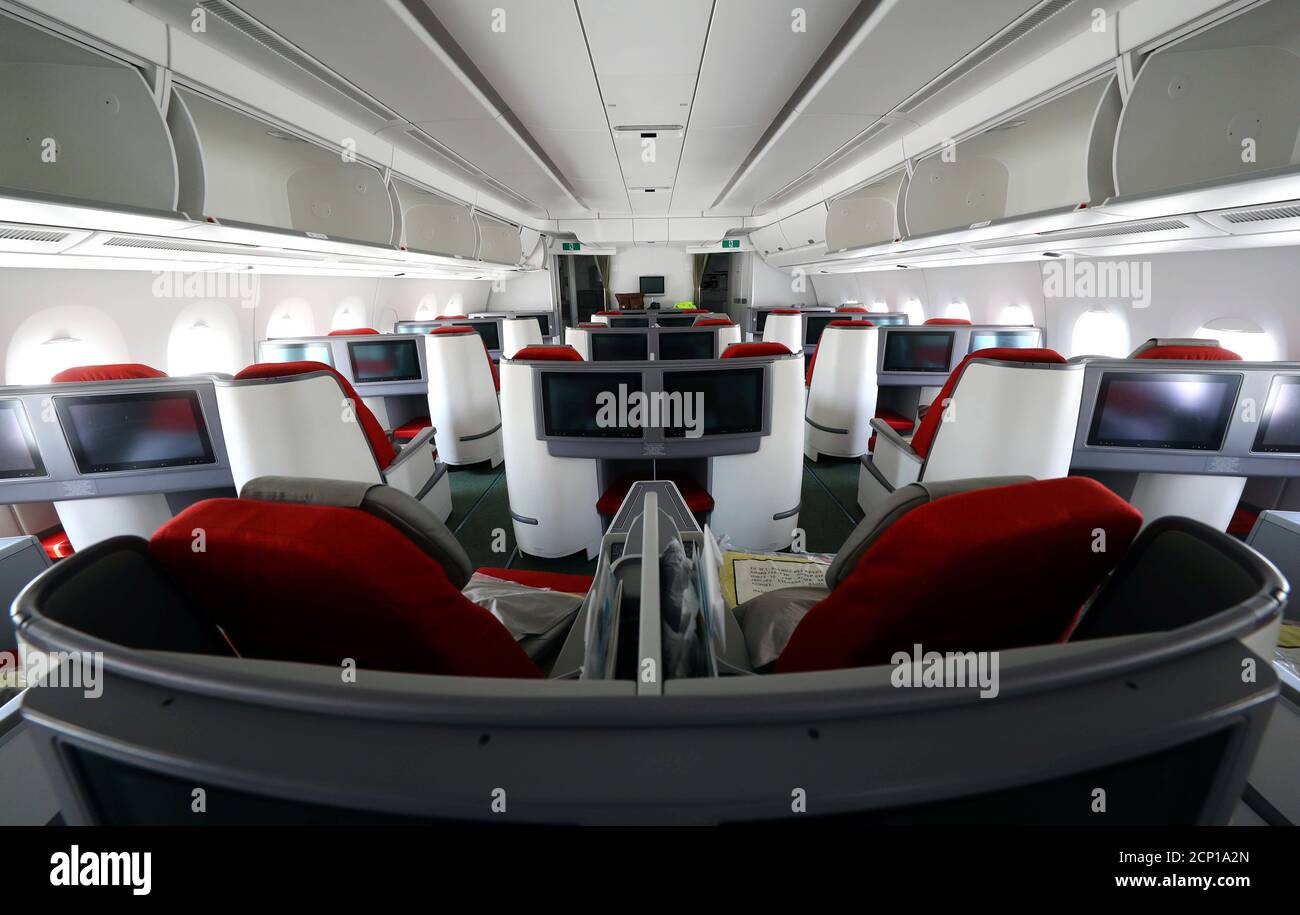 The business class cabin of an Airbus A350-900 of Ethiopian Airlines is photographed during a site-inspection at Fraport airport in Frankfurt, Germany, May 22, 2017. REUTERS/Kai Pfaffenbach Foto de stock
