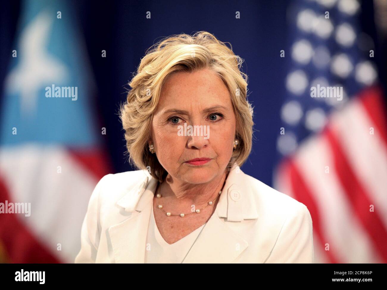 Hillary Clinton, candidata presidencial demócrata de EE.UU., asiste a un  panel sobre salud en San Juan, Puerto Rico, el 4 de septiembre de 2015.  Clinton, que ganó los delegados más demócratas en