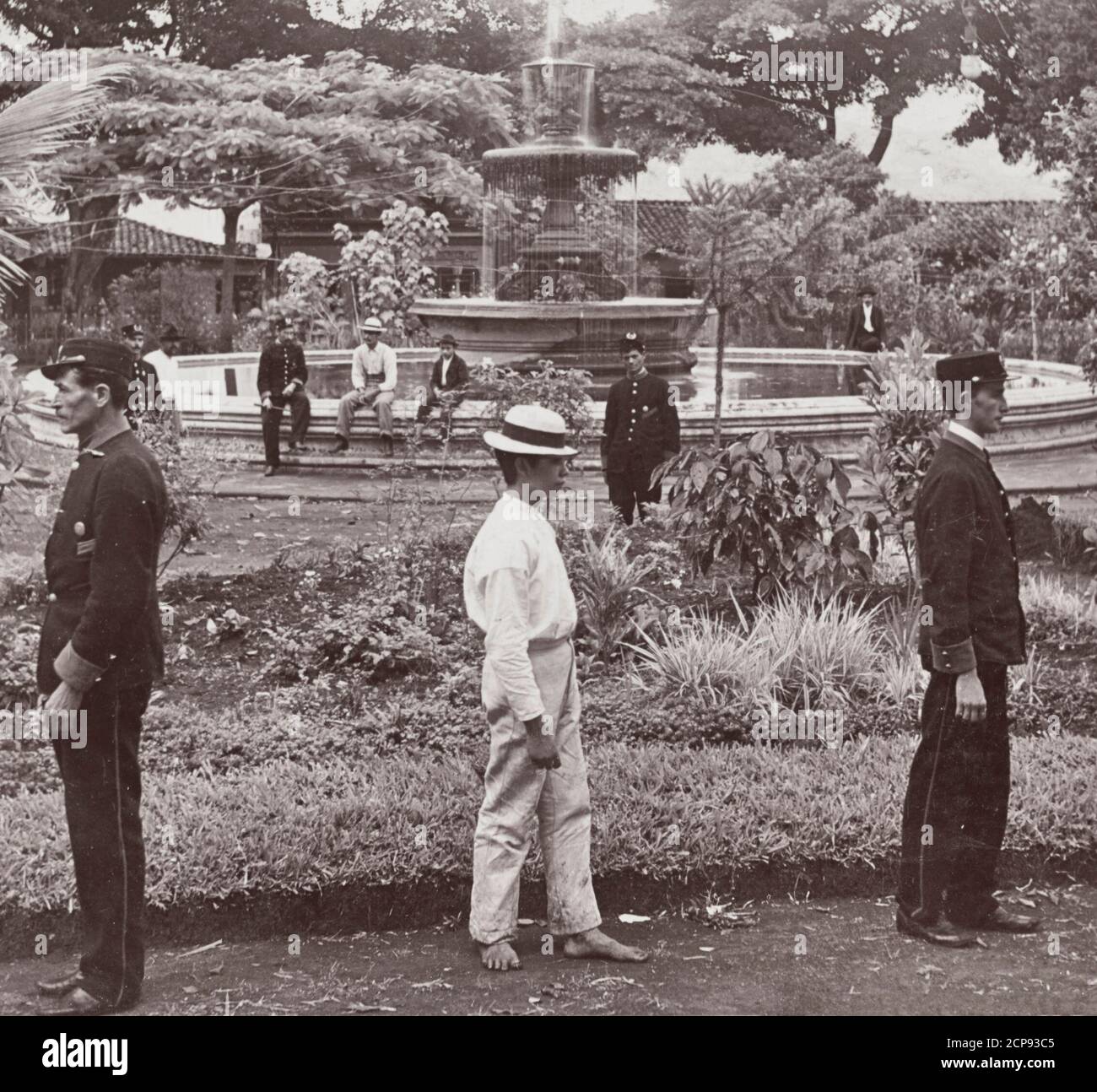 Fuente y Plaza, Heredia, Costa Rica, alrededor de 1902 Foto de stock