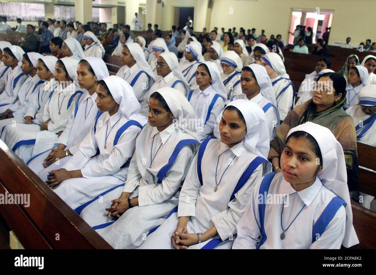 Las Monjas Cristianas De Bangladesh Se Unen A Una Sesion De Oracion Para El Difunto Papa Juan Pablo Ii En La Iglesia En Dhaka El 3 De Abril De 05 El Mundo
