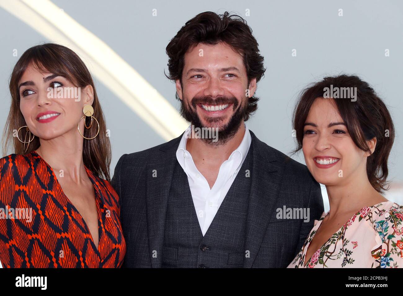 Veronica Sanchez Peliculas Y Programas De Television Alvaro Morte, Veronica Sánchez e Irene Arcos posan durante una fotocelda  para la serie de televisión “ The Pier” durante el mercado anual de  programas de televisión MIPCOM en Cannes, Francia, el