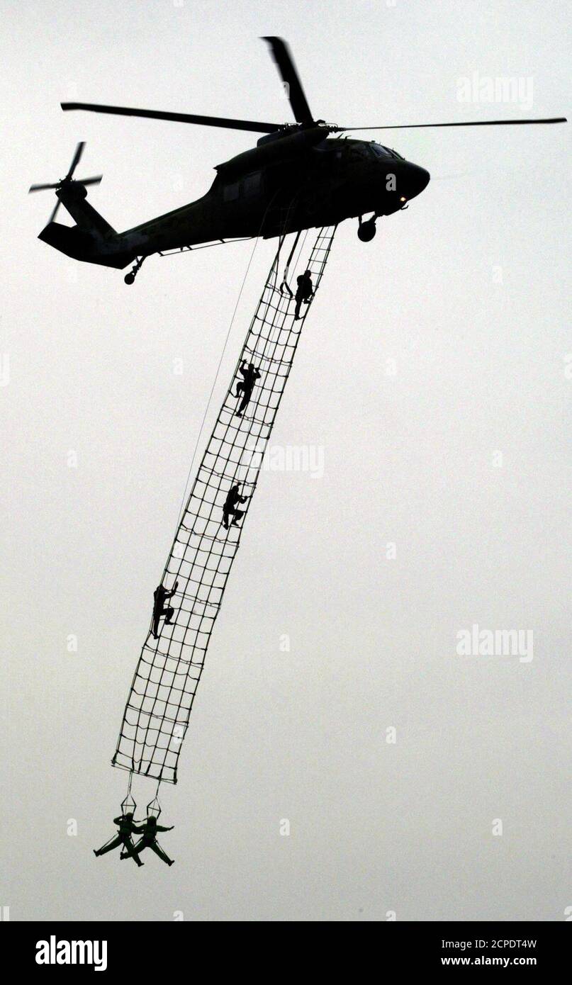 Ladder Helicopter Fotos E Imagenes De Stock Alamy