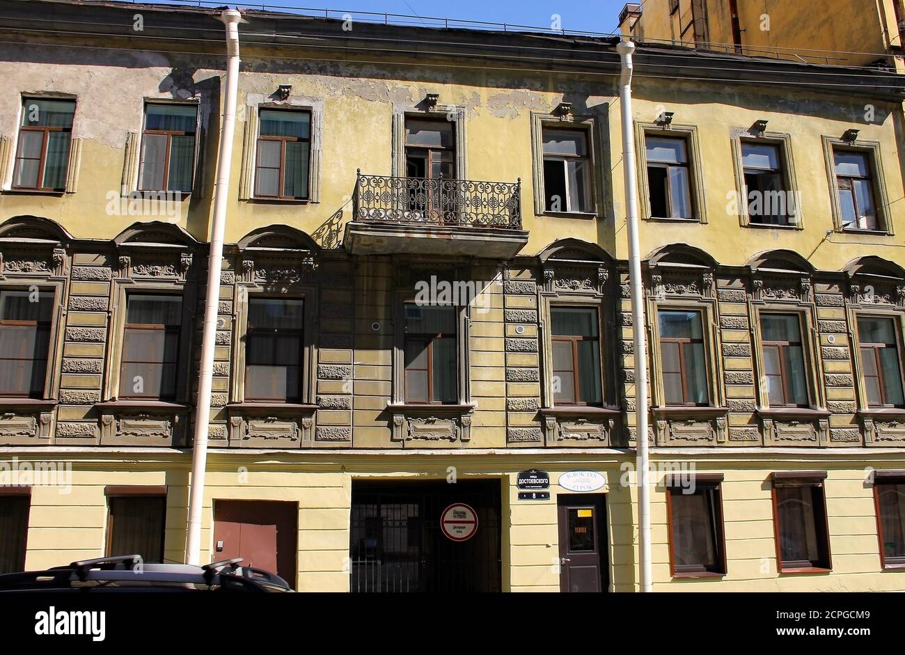 Bloques de apartamentos en San Petersburgo. Rusia. 2018. Foto de stock