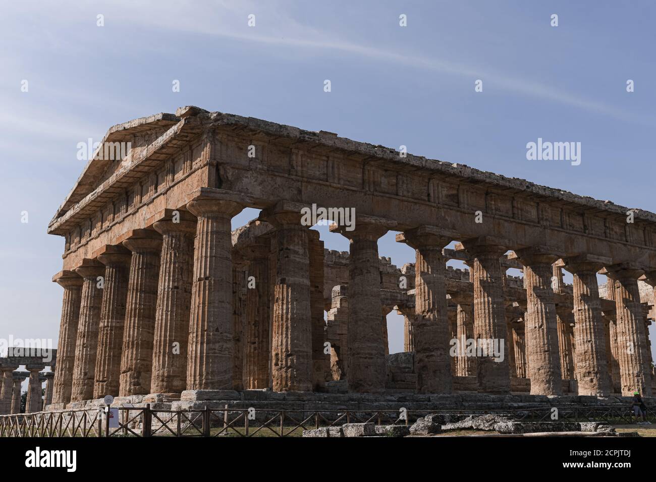 El Templo de Hera II en el sitio arqueológico de Paestum, Campania, Italia. Foto de stock