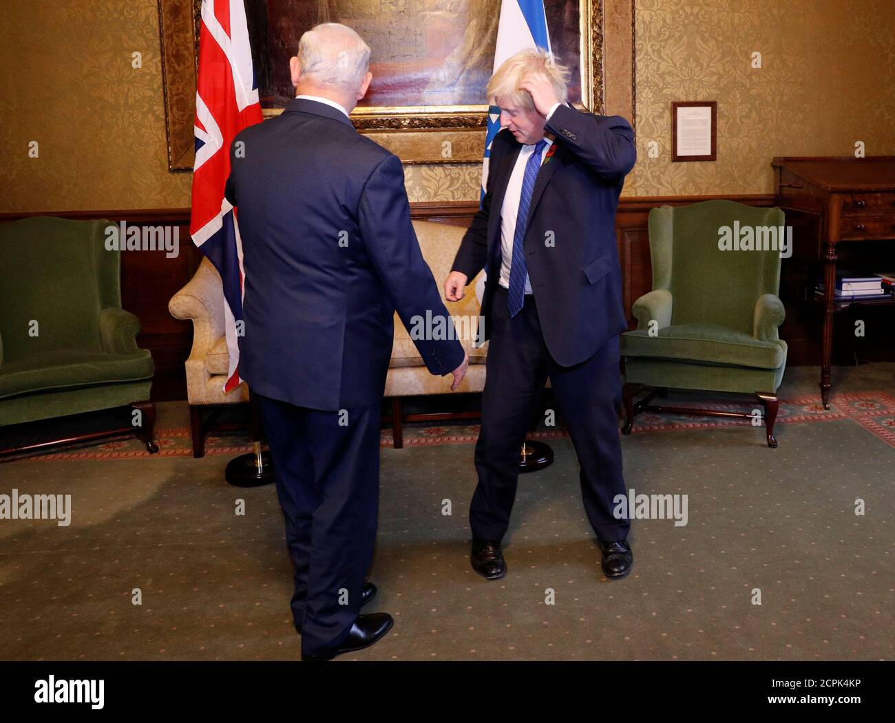 El Secretario de Asuntos Exteriores de Gran Bretaña, Boris Jonhson, se reúne con el primer Ministro de Israel, Benjamin Netanyahu, en el Ministerio de Asuntos Exteriores de Londres, el 2 de noviembre de 2017. REUTERS/Darren Staples Foto de stock