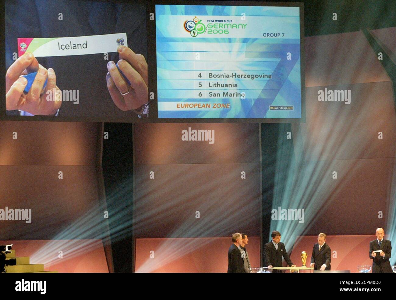 Italian Fifa Referee Pierluigi Collina Draws Iceland During The Preliminary Draw For The 06 World Cup In Frankfurt Fotografia De Stock Alamy Italian Fifa Referee Pierluigi Collina Draws Iceland During The Preliminary Draw For The 06 World Cup In Frankfurt Fotografia De Stock Alamy