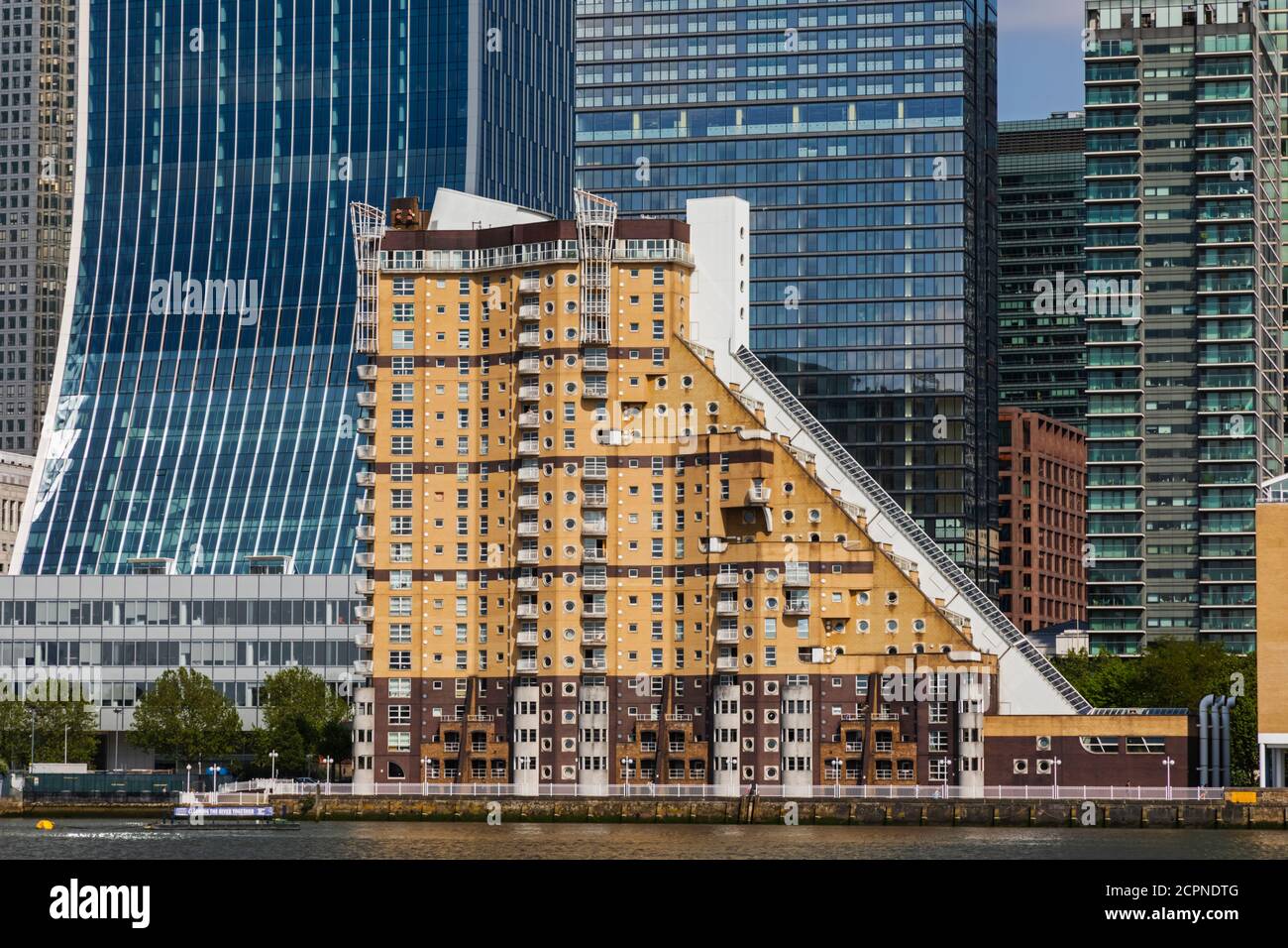 Inglaterra, Londres, Docklands, el río Támesis y Canary Wharf Skyline Foto de stock