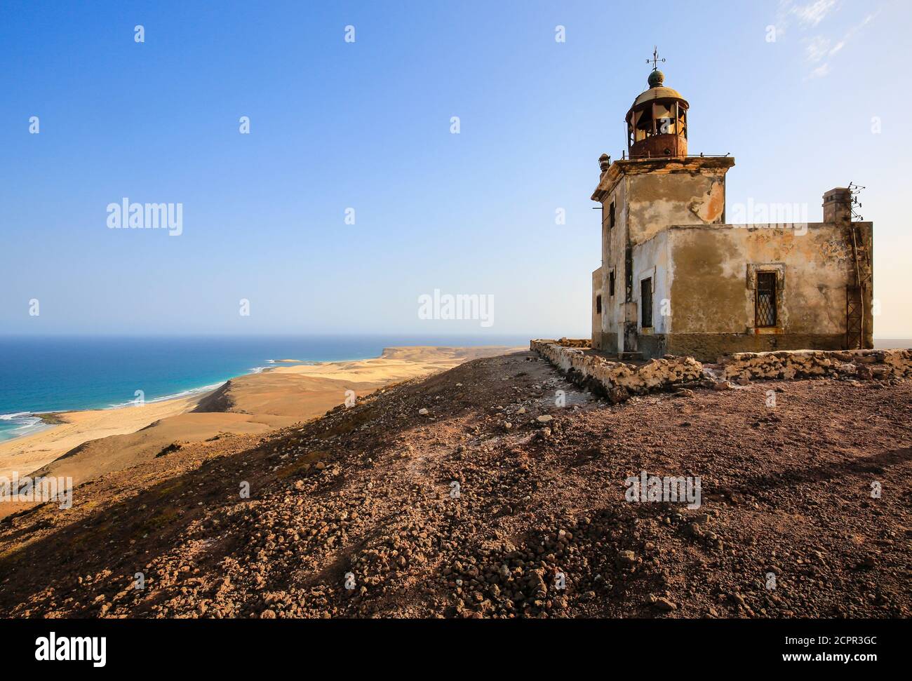 Morro Negro, Boa Vista, Cabo Verde - Faro en el lado este intacto de Boa Visa. Foto de stock
