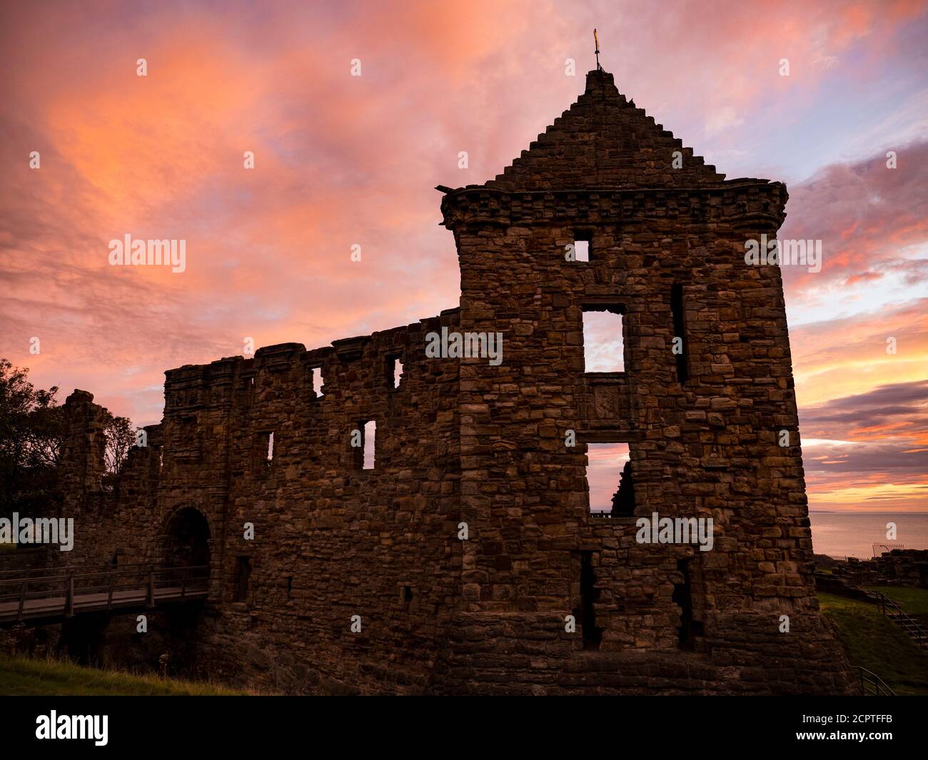 Sunset St Andrews Castle, St Andrews, Fife, Escocia, Reino Unido, GB. Foto de stock