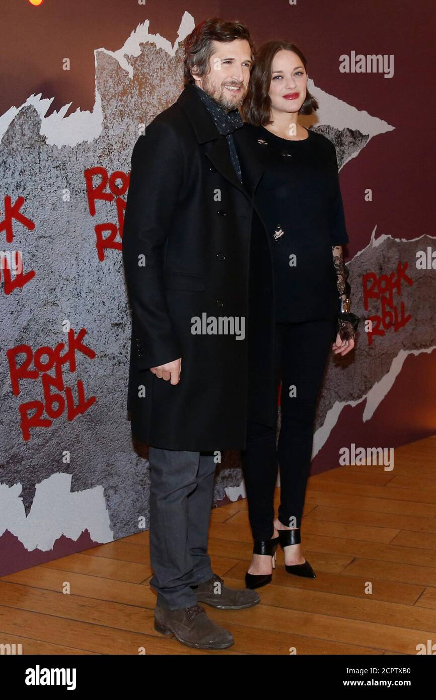 Actress Marion Cotillard And Actor Guillaume Canet Pose At A Premiere Of The Film Rock N Roll In Paris France February 13 17 Reuters Gonzalo Fuentes Fotografia De Stock Alamy