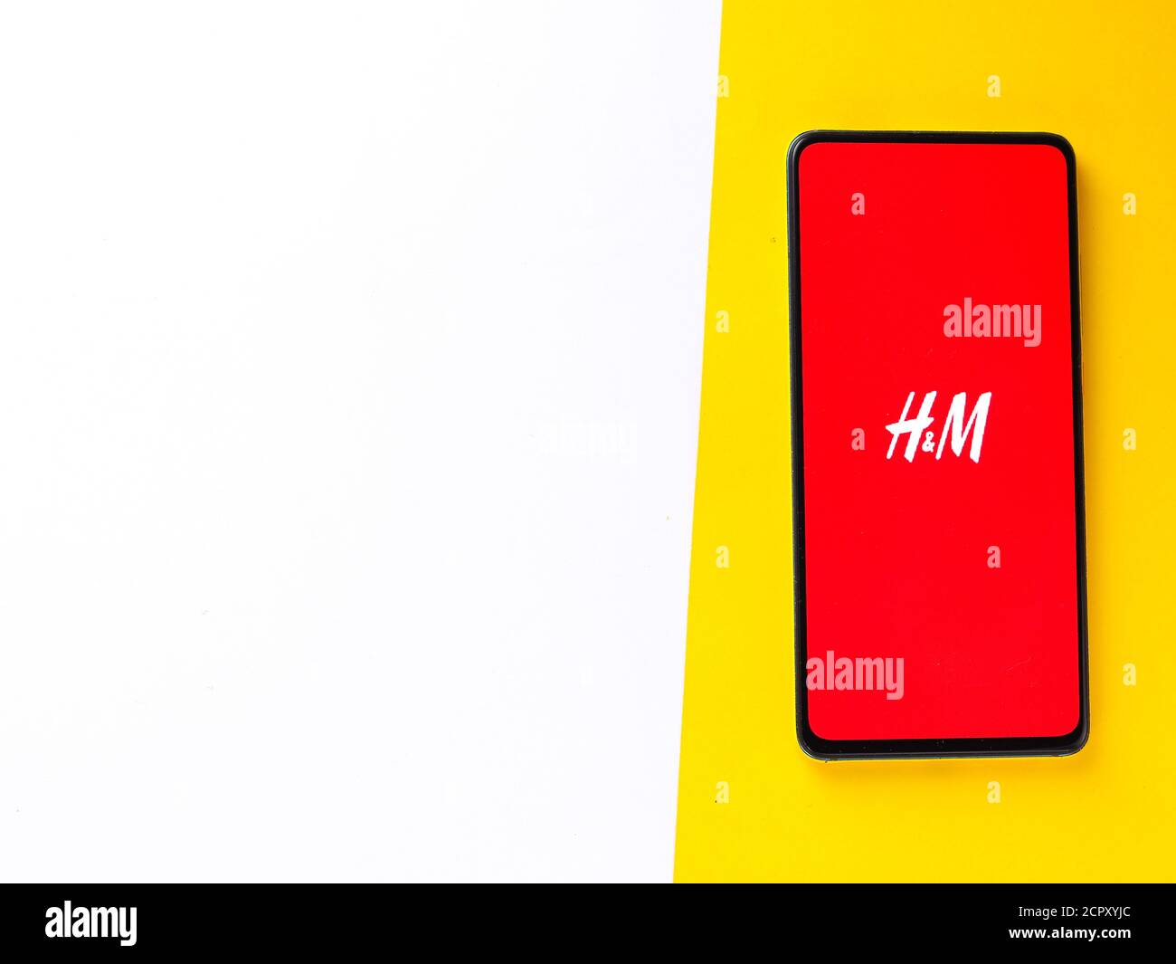 Assam, india - 12 de septiembre de 2020 : logotipo de H&M en la pantalla  del teléfono imagen de stock Fotografía de stock - Alamy