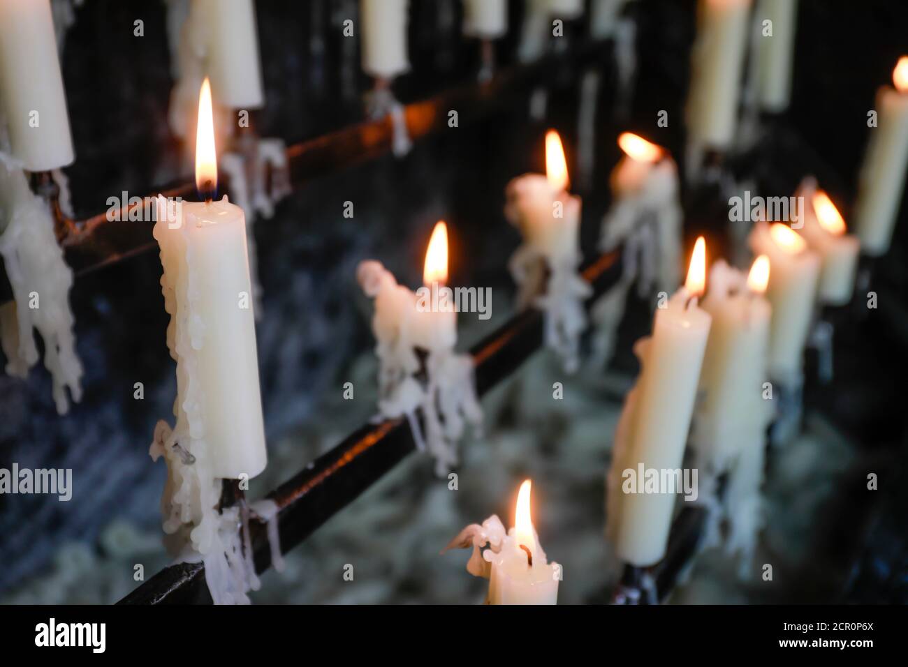 Candle chapel fotografías e imágenes de alta resolución - Alamy