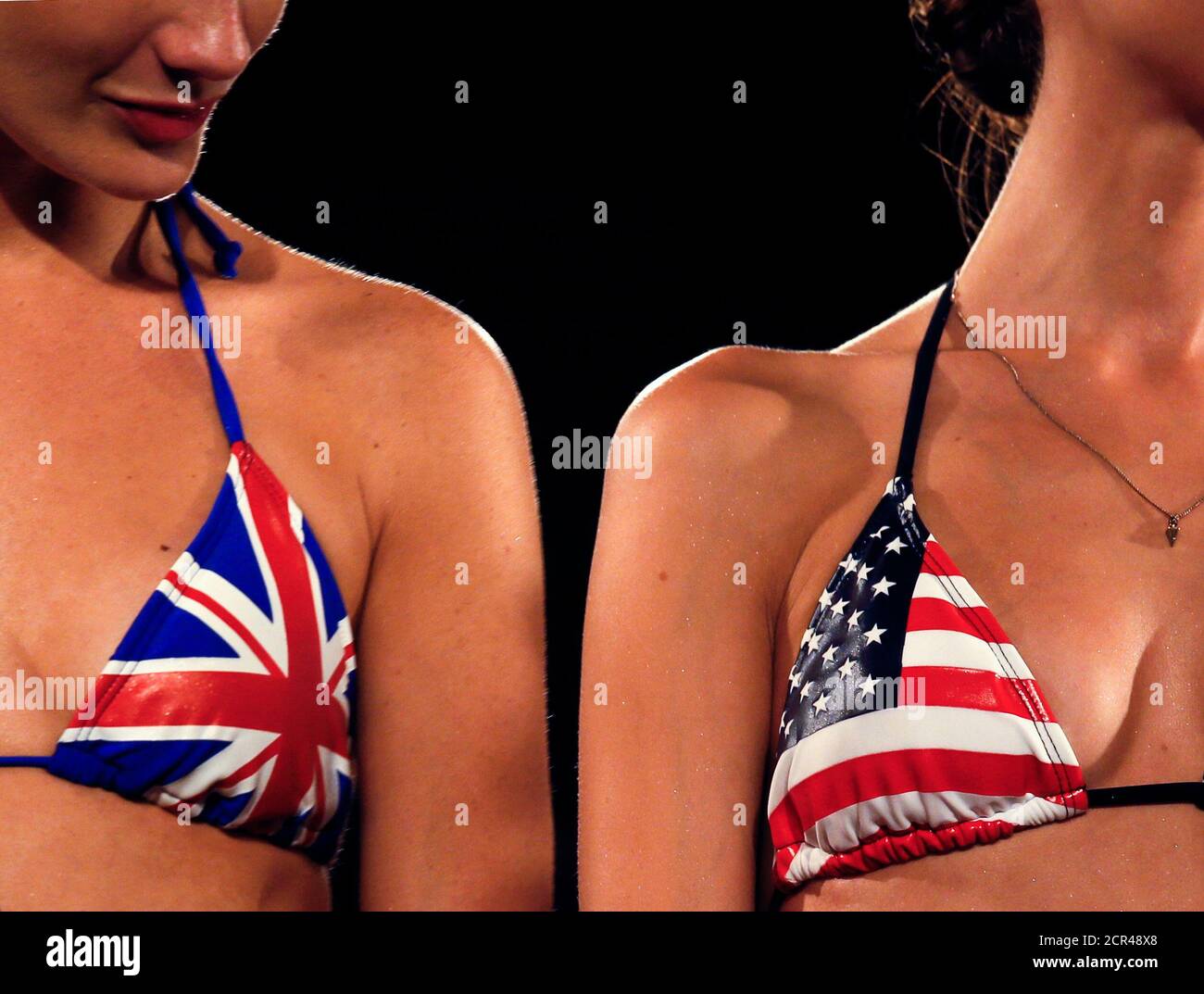 Bikini girls stand in the boxing ring during the Hedge Fund Fight Nite  white collar charity boxing event in Hong Kong October 25, 2012.  REUTERS/Bobby Yip (CHINA - Tags: SPORT BOXING BUSINESS