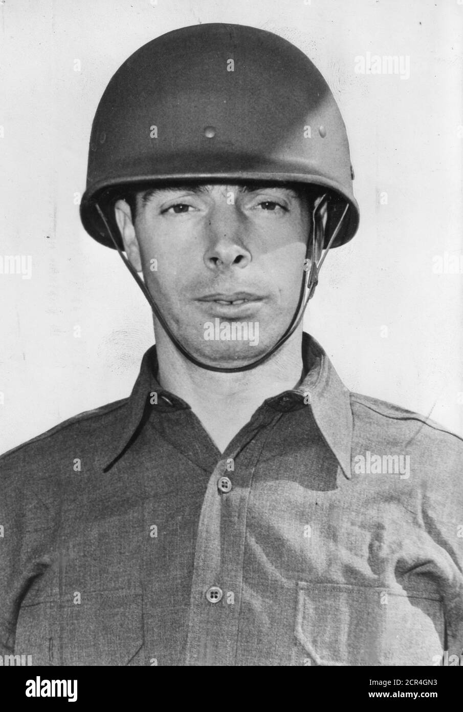 Primer plano del estadounidense Army privado y jugador de béisbol Joe DiMaggio (1914-1999),1943. (Foto de US Army/RBM Vintage Images) Foto de stock
