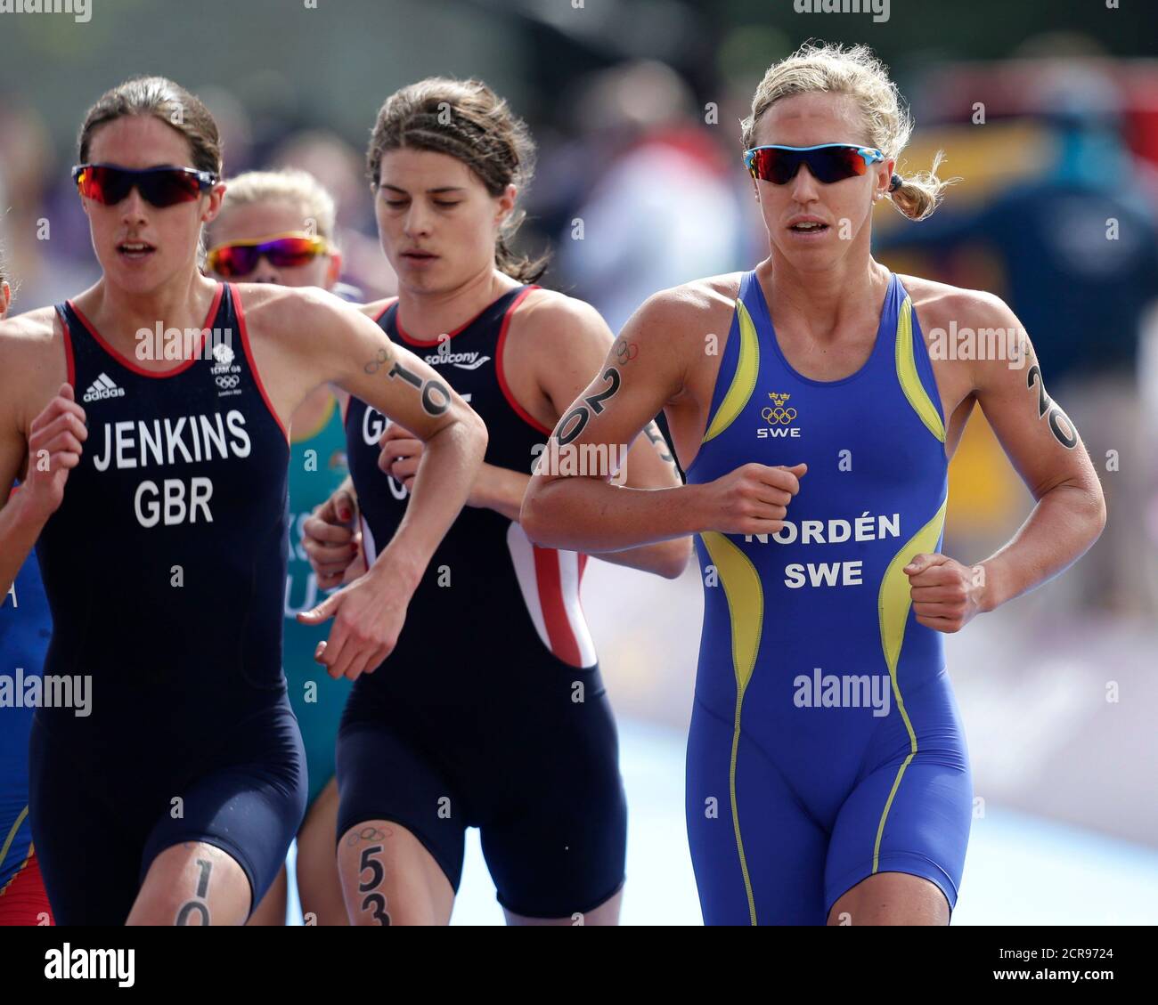 germen fuego Lectura cuidadosa Lisa Norden (R) of Sweden competes in the women's triathlon final during  the London 2012 Olympic Games at Hyde Park August 4, 2012. REUTERS/Tim  Wimborne (BRITAIN - Tags: SPORT TRIATHLON SPORT OLYMPICS