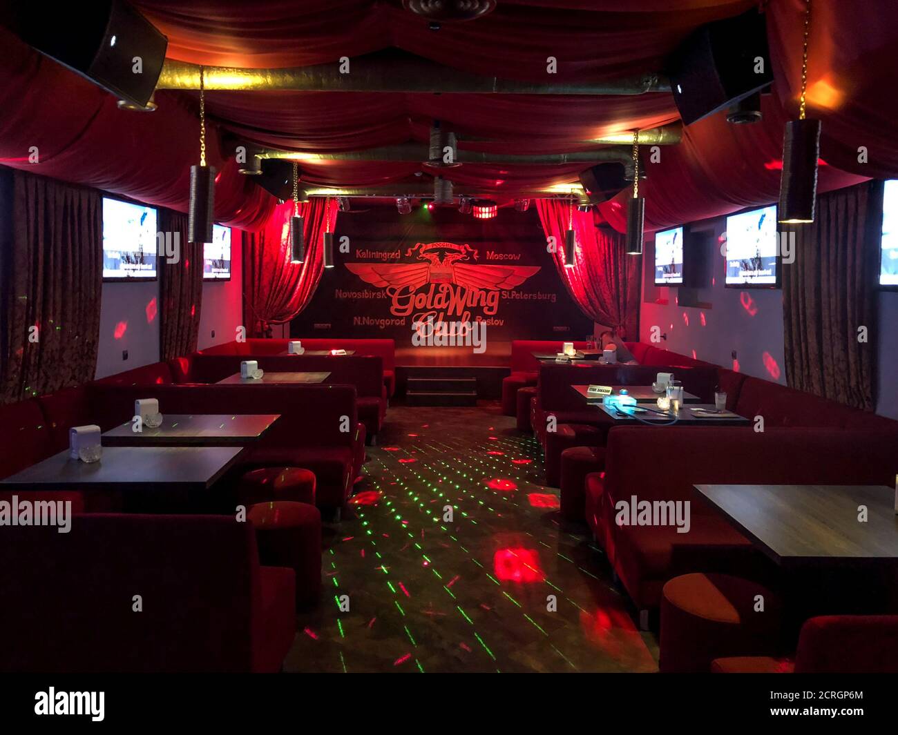 Karaoke bar empty fotografías e imágenes de alta resolución - Alamy