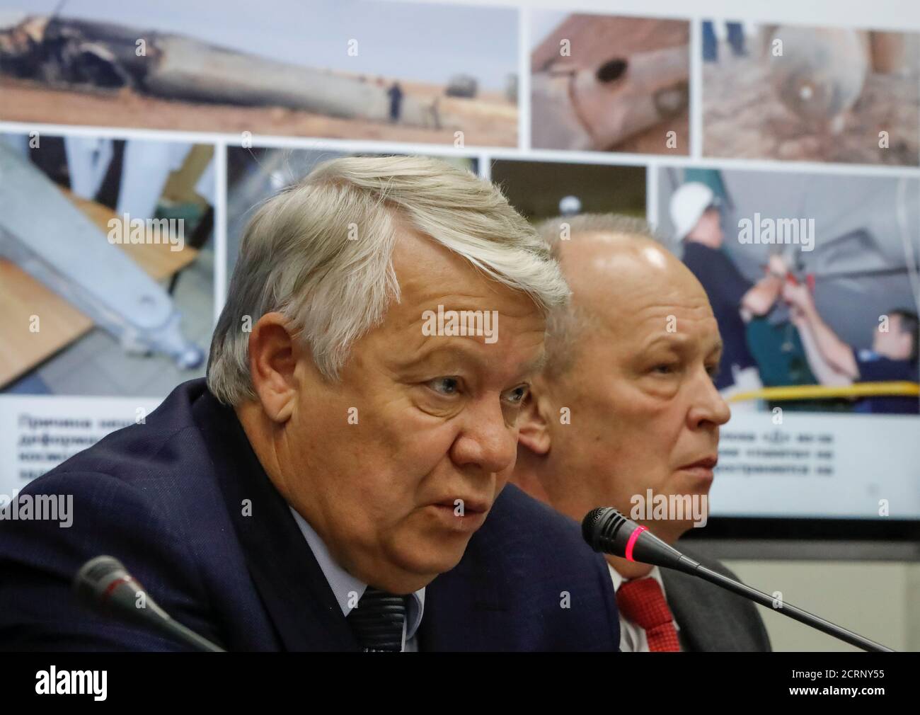 Oleg Skorobogatov, jefe de la comisión investigadora, habla en una conferencia de prensa sobre los resultados de la investigación sobre el fallido lanzamiento del cohete Soyuz el 11 de octubre, en el Centro Ruso de Control de Misiones de Korolev, en las afueras de Moscú, Rusia, el 1 de noviembre de 2018. REUTERS/Sergei Karpukhin Foto de stock