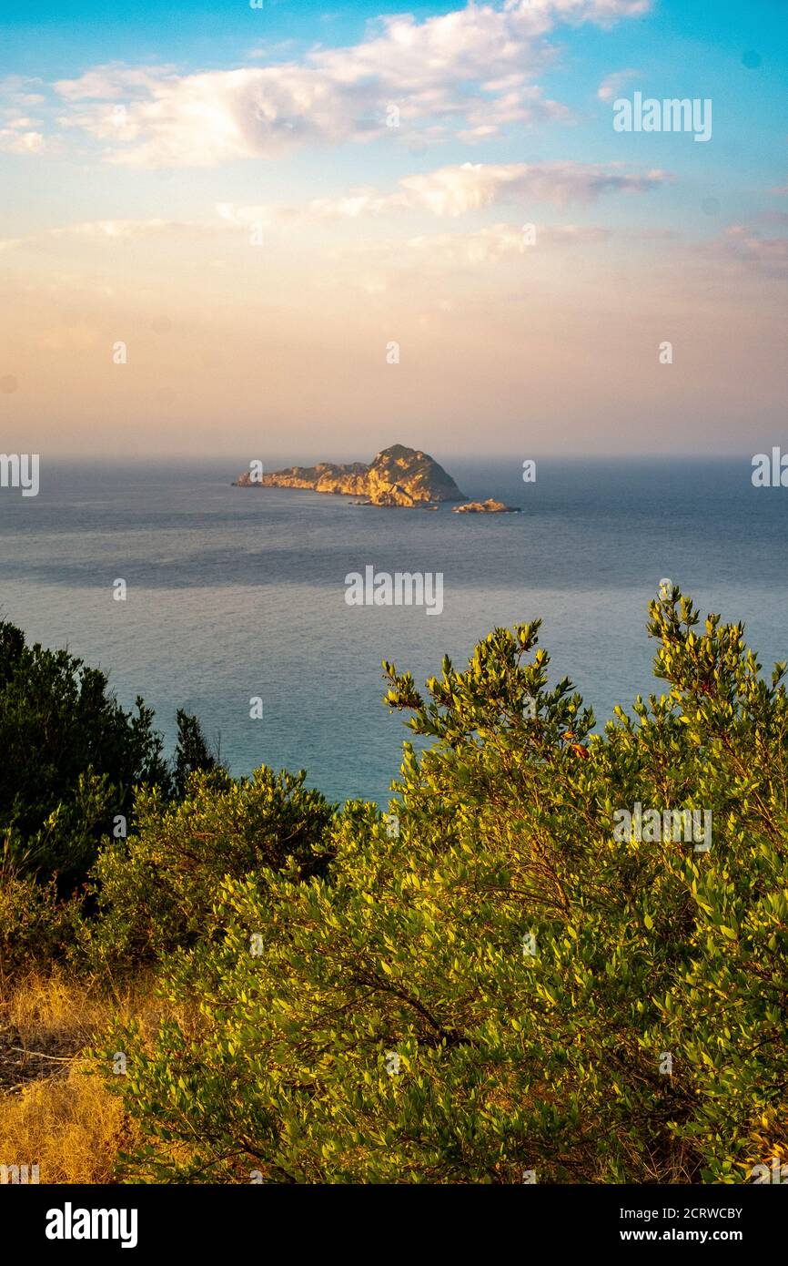 Corfu Agios Stefanos vistas panorámicas al mar Foto de stock