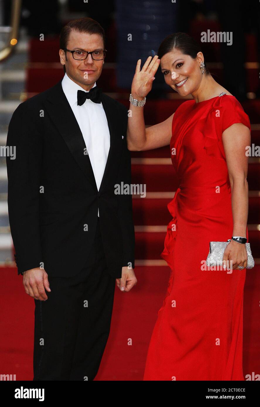 Sweden's Crown Princess Victoria (R) and the Duke of Vastergotland arrive for a pre-wedding dinner ahead of the wedding of Prince William and his fiancee Kate Middleton at the Mandarin Oriental Hotel in London April 28, 2011. REUTERS/Tony Gentile (BRITAIN - Tags: ROYALS) Foto de stock