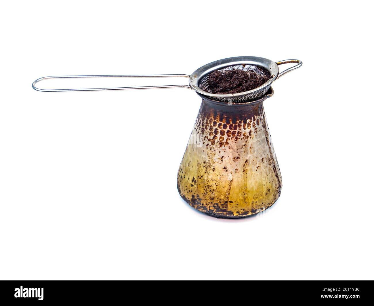 Filtro metálico para café sobre fondo blanco. Cafetera. Bebidas calientes.  Herramienta de cocina. Filtro. Cocina casera. Imagen de fondo. Coloque el  texto Fotografía de stock - Alamy