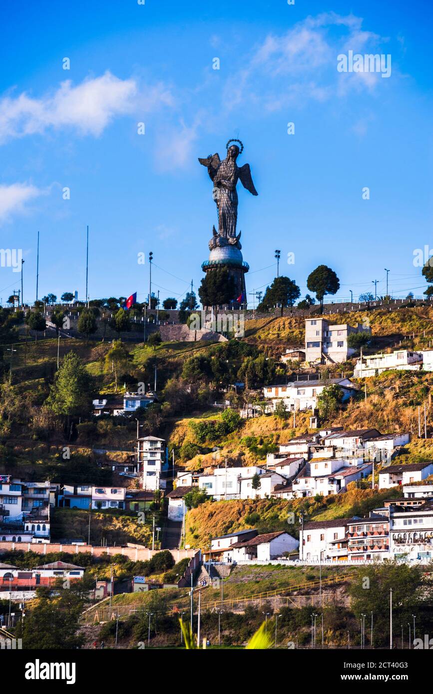 Estatua de la Virgen de Quito, Estatua del Cerro el Panecillo, Ciudad