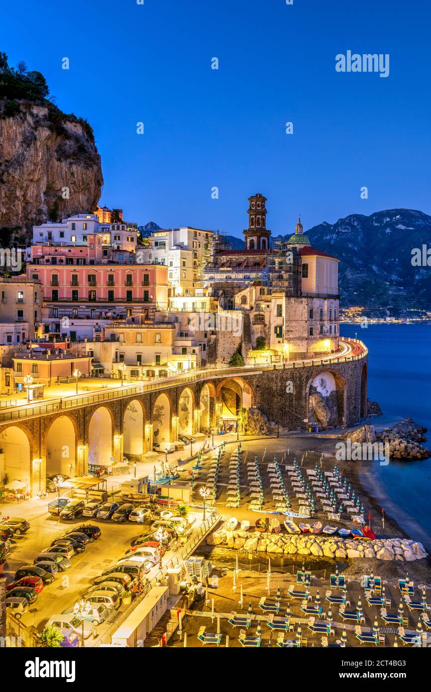 Atrani, costa de Amalfi, Campania, Italia Foto de stock