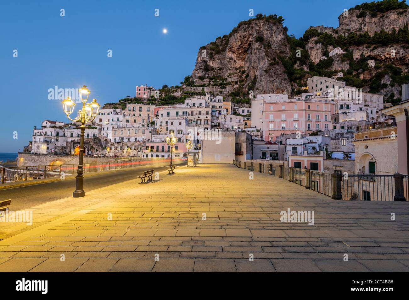 Atrani, costa de Amalfi, Campania, Italia Foto de stock