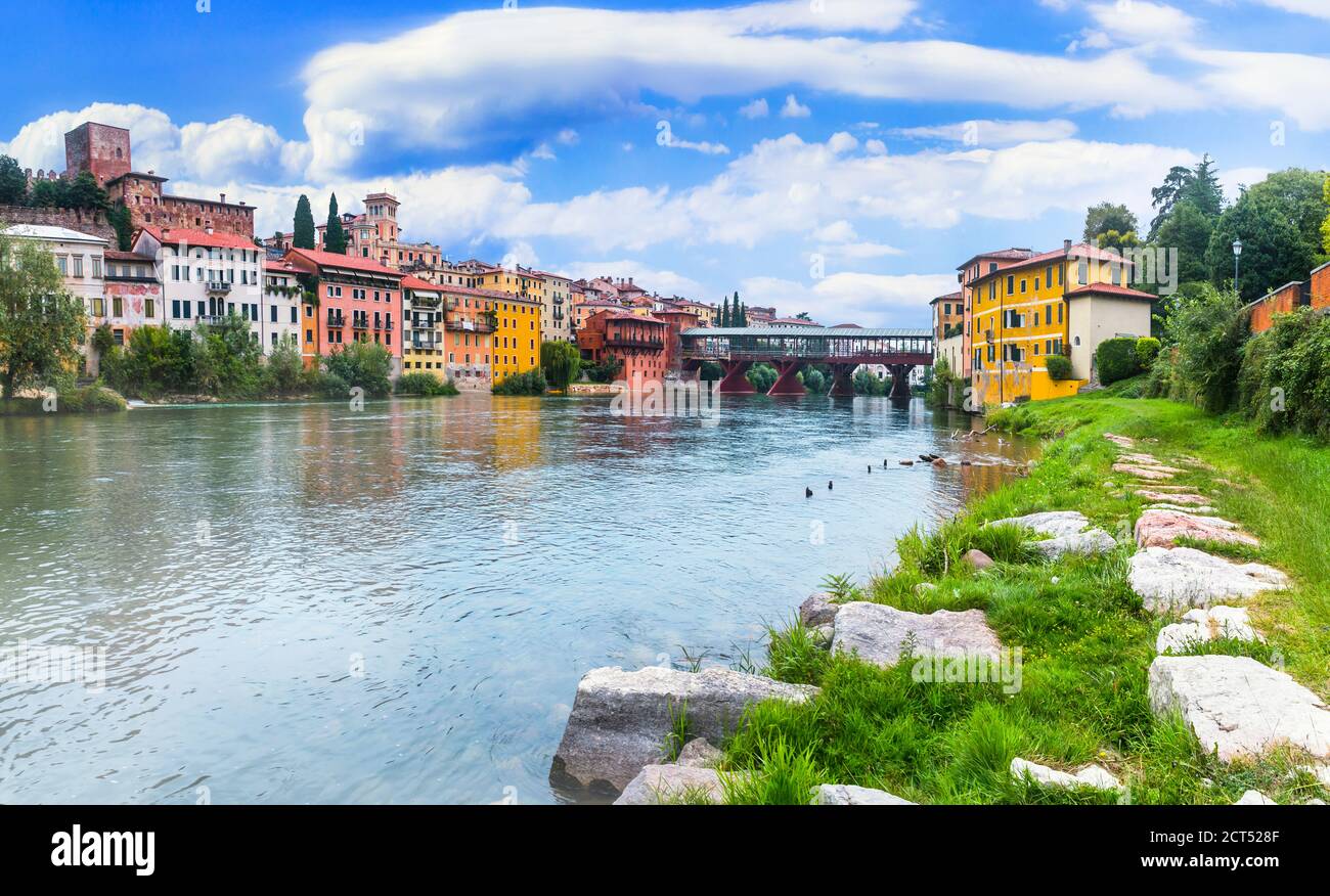 Hermosas ciudades medievales de Italia -pintoresco Bassano del Grappa, provincia de Vicenza, región de Veneto Foto de stock