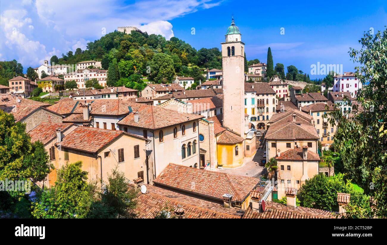 Los pueblos medievales más bellos (borgo) de Italia - Asolo in Región del Véneto Foto de stock