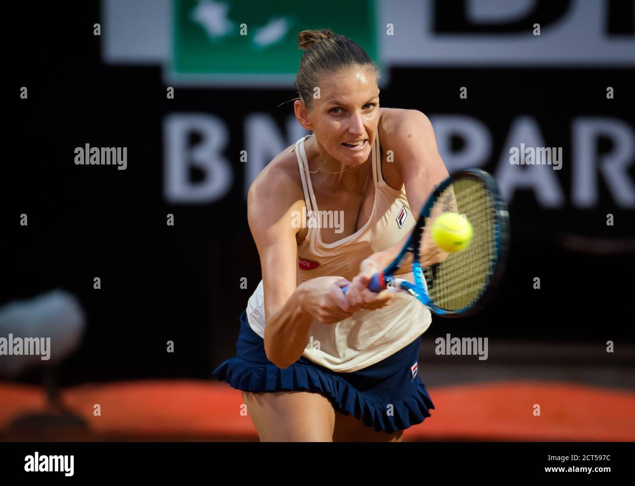 Karolina Pliskova de la República Checa en acción durante el Semi-final del 2020 Internazionali BNL d'Italia WTA Premier 5 Torneo de tenis en Sep Foto de stock