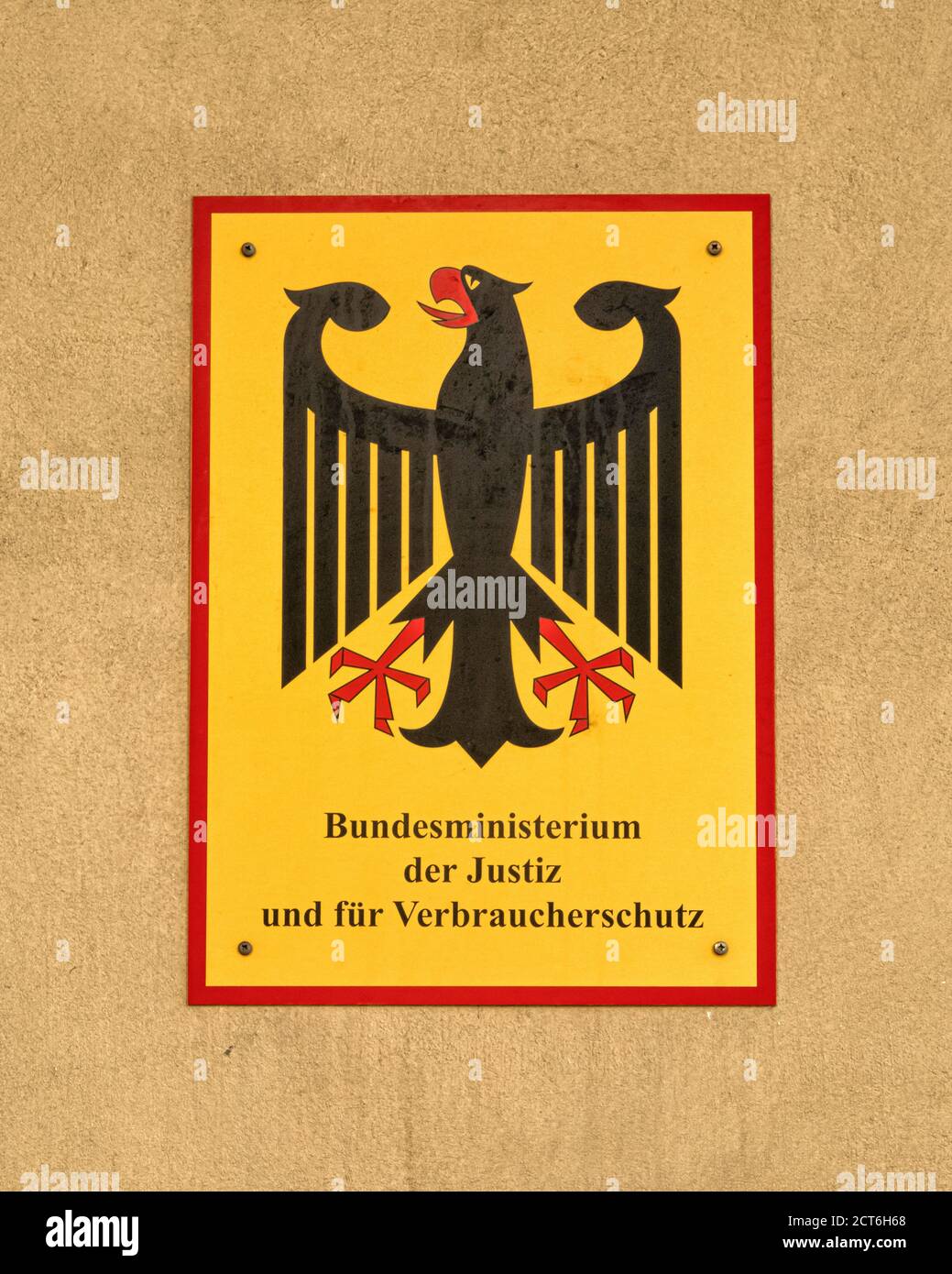 El Ministerio Federal de Justicia y Protección del Consumidor firma fuera  del edificio en Mohrenstrasse 37, Mitte, Berlín. Logotipo de águila  estilizada Fotografía de stock - Alamy