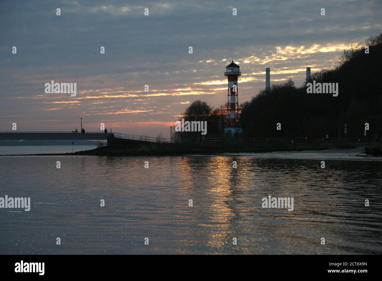 Puesta de sol en el río Elba, Hamburgo Wittenbergen Foto de stock