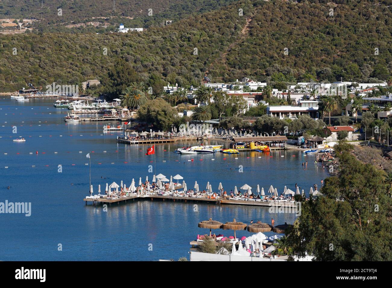 Turquía, Bodrum, Torba, embarcaderos en el océano Foto de stock