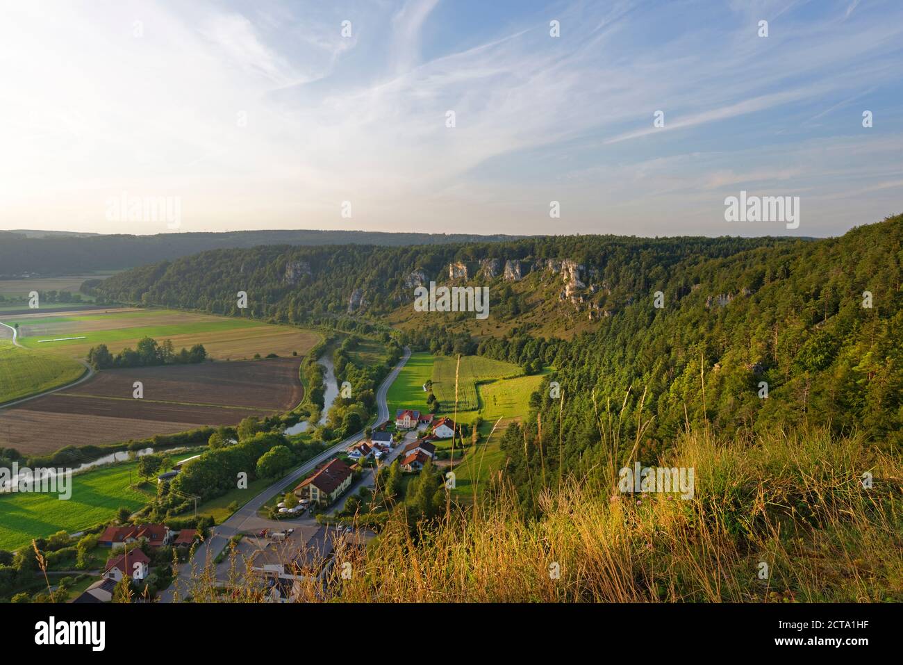 Alemania, Baviera, Altmuehl valle, vista desde el Hotel Arnsberg Foto de stock