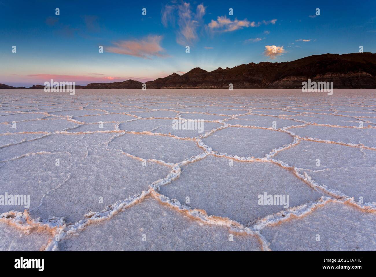 América del Sur, Bolivia, Atacama, Altiplano, el Salar de Uyuni, al amanecer. Foto de stock
